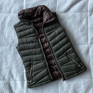 Reversible Green/Cheetah Puffer Vest S